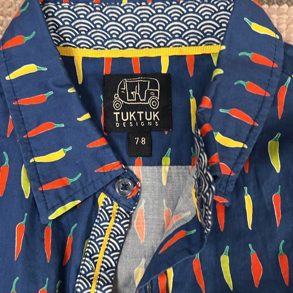 TukTuk Designs boys button down short sleeve shirt. Size 7-8 with pepper print. - Picture 2 of 4